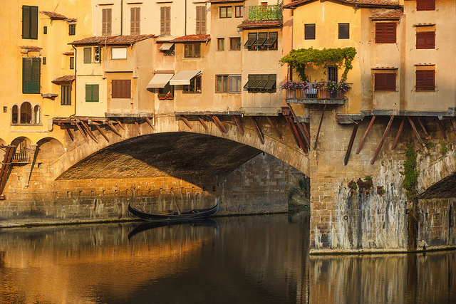 Assedi, Toc Toc Firenze