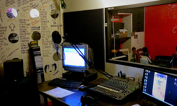 Lo studio di Radio Shout